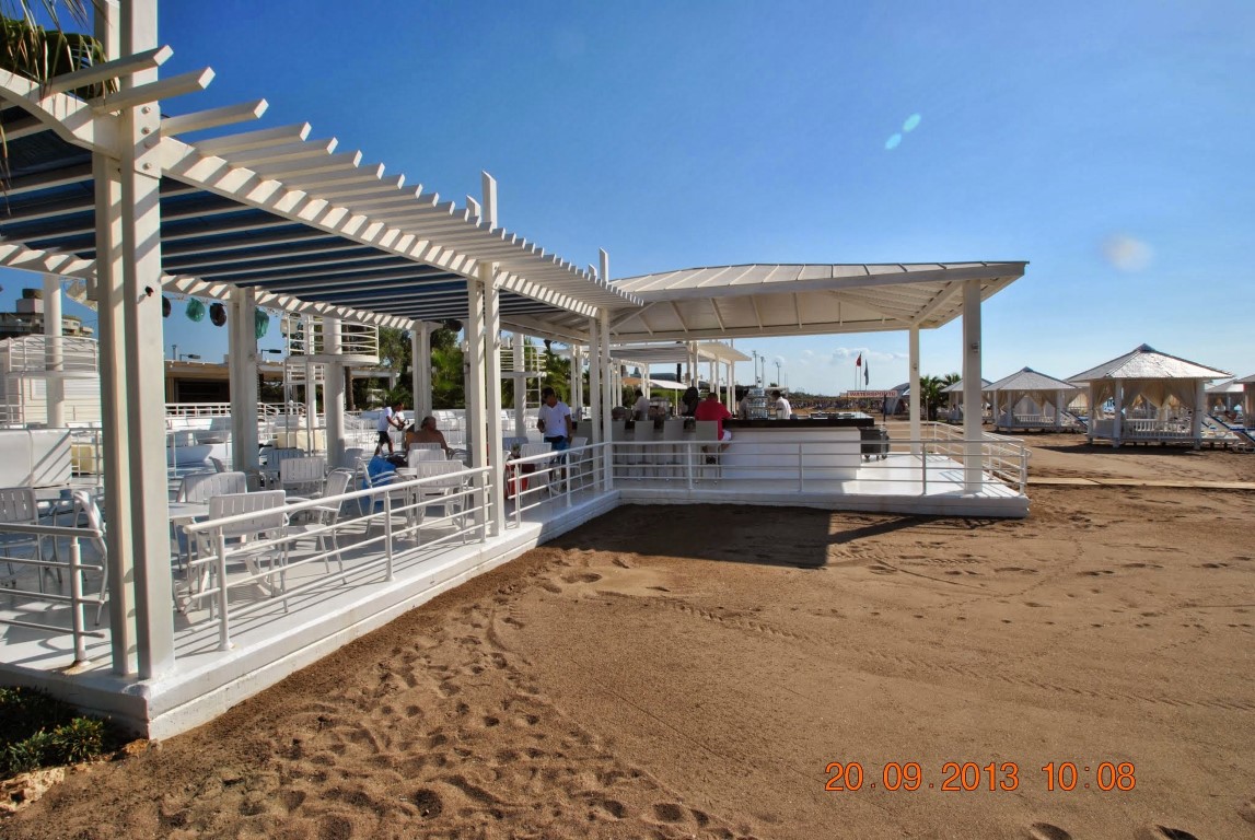 imagini hotel TITANIC LARA